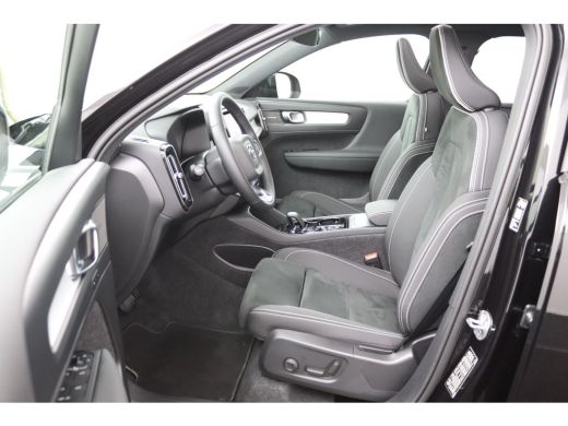 Volvo  XC40 2.0 B4 Plus Black Edition | Trekhaak | Panoramadak | 360 Camera | Harman/Kardon | ActivLease financial lease