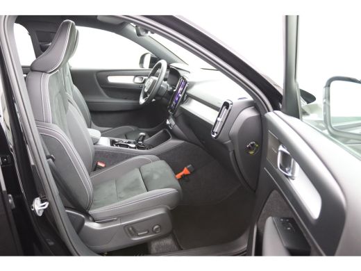Volvo  XC40 2.0 B4 Plus Black Edition | Trekhaak | Panoramadak | 360 Camera | Harman/Kardon | ActivLease financial lease