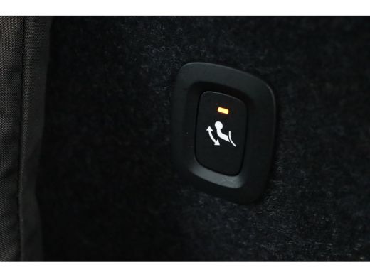 Volvo  XC40 2.0 B4 Plus Dark | Panoramadak | Trekhaak | 19 inch velgen | Elektrisch Verstelbare Stoelen | ActivLease financial lease