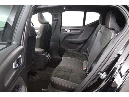 Volvo  XC40 2.0 B4 Plus Dark | Panoramadak | Trekhaak | 19 inch velgen | Elektrisch Verstelbare Stoelen | ActivLease financial lease