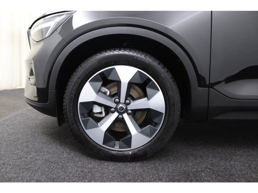 Volvo  XC40 2.0 B4 Plus Dark | Panoramadak | Trekhaak | 19 inch velgen | Elektrisch Verstelbare Stoelen | ActivLease financial lease