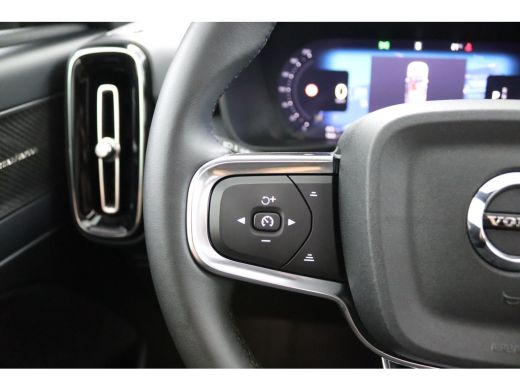 Volvo  XC40 2.0 B4 Plus Dark | Panoramadak | Trekhaak | 19 inch velgen | Elektrisch Verstelbare Stoelen | ActivLease financial lease