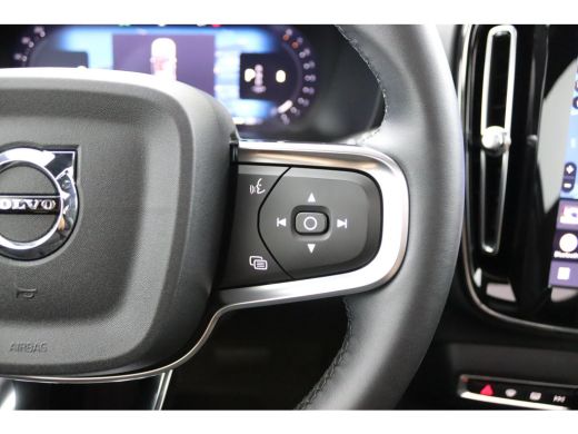 Volvo  XC40 2.0 B4 Plus Dark | Panoramadak | Trekhaak | 19 inch velgen | Elektrisch Verstelbare Stoelen | ActivLease financial lease