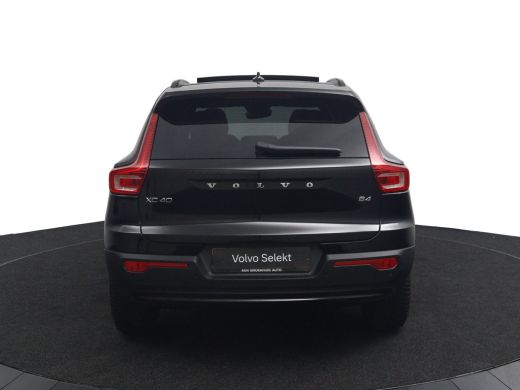 Volvo  XC40 2.0 B4 Plus Dark | Panoramadak | Trekhaak | 19 inch velgen | Elektrisch Verstelbare Stoelen | ActivLease financial lease