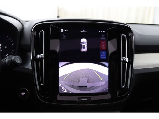 Volvo  XC40 2.0 B4 Plus Dark | Panoramadak | Trekhaak | 19 inch velgen | Elektrisch Verstelbare Stoelen | ActivLease financial lease