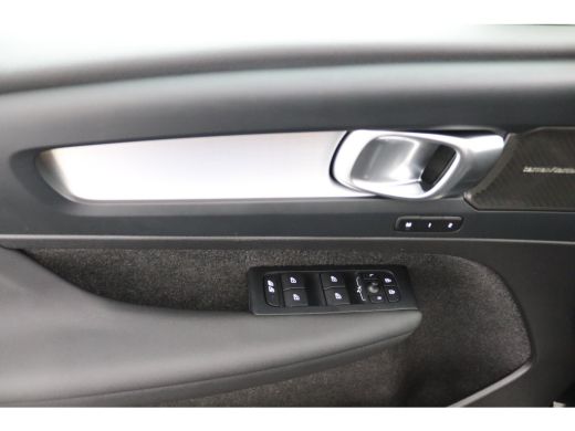 Volvo  XC40 2.0 B4 Plus Dark | Panoramadak | Trekhaak | 19 inch velgen | Elektrisch Verstelbare Stoelen | ActivLease financial lease