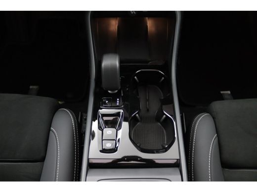 Volvo  XC40 2.0 B4 Plus Dark | Panoramadak | Trekhaak | 19 inch velgen | Elektrisch Verstelbare Stoelen | ActivLease financial lease