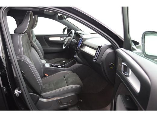 Volvo  XC40 2.0 B4 Plus Dark | Panoramadak | Trekhaak | 19 inch velgen | Elektrisch Verstelbare Stoelen | ActivLease financial lease