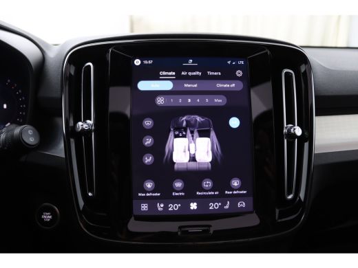 Volvo  XC40 2.0 B4 Plus Dark | Panoramadak | Trekhaak | 19 inch velgen | Elektrisch Verstelbare Stoelen | ActivLease financial lease