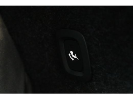 Volvo  XC40 2.0 B4 Plus Dark | Panoramadak | Trekhaak | Stoelgeheugen | ActivLease financial lease