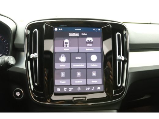 Volvo  XC40 2.0 B4 Plus Dark | Panoramadak | Trekhaak | Stoelgeheugen | ActivLease financial lease