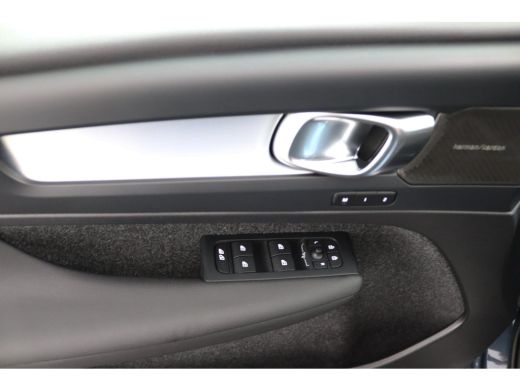 Volvo  XC40 2.0 B4 Plus Dark | Panoramadak | Trekhaak | Stoelgeheugen | ActivLease financial lease