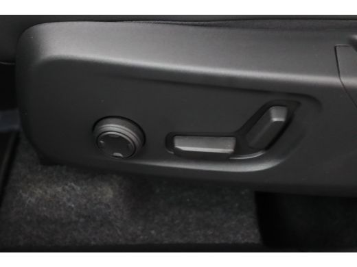 Volvo  XC40 2.0 B4 Plus Dark | Panoramadak | Trekhaak | Stoelgeheugen | ActivLease financial lease