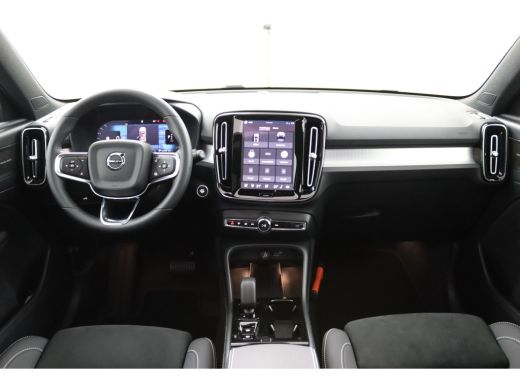 Volvo  XC40 2.0 B4 Plus Dark | Panoramadak | Trekhaak | Stoelgeheugen | ActivLease financial lease