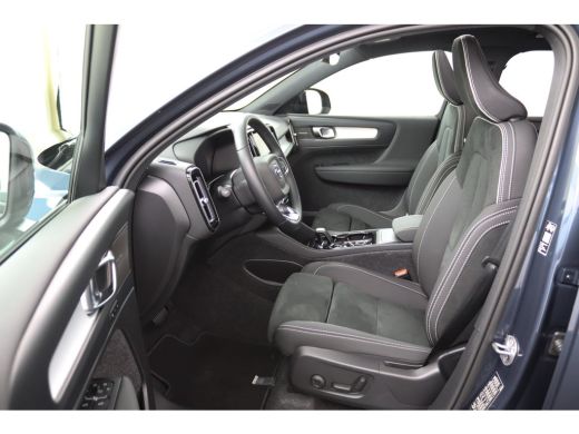 Volvo  XC40 2.0 B4 Plus Dark | Panoramadak | Trekhaak | Stoelgeheugen | ActivLease financial lease