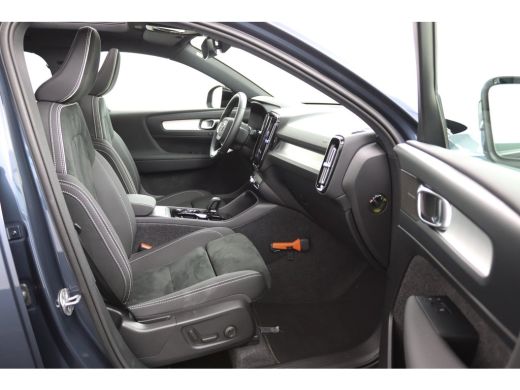 Volvo  XC40 2.0 B4 Plus Dark | Panoramadak | Trekhaak | Stoelgeheugen | ActivLease financial lease