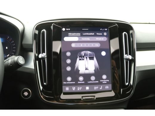 Volvo  XC40 2.0 B4 Plus Dark | Panoramadak | Trekhaak | Stoelgeheugen | ActivLease financial lease