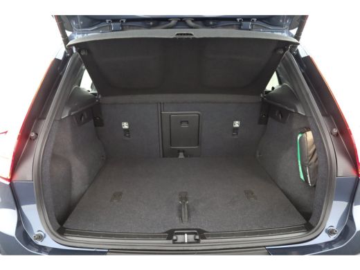 Volvo  XC40 2.0 B4 Plus Dark | Panoramadak | Trekhaak | Stoelgeheugen | ActivLease financial lease