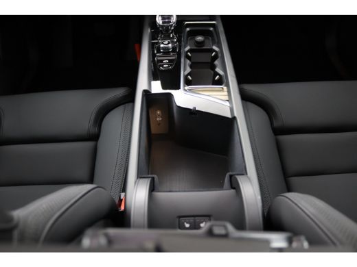 Volvo  XC60 T6 AWD Ultra Dark | Luchtvering | Trekhaak | Head-Up | 360 Camera | Adaptieve Led Koplamp | ActivLease financial lease