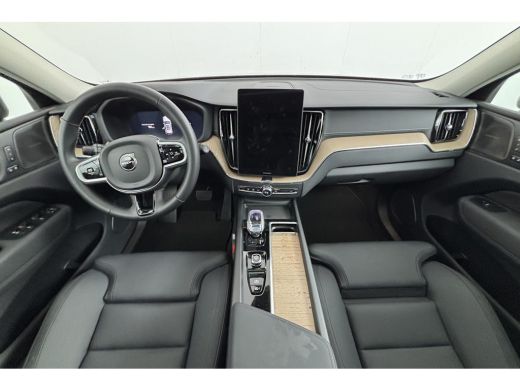 Volvo  XC60 T6 350PK AWD Ultra Dark | 21" | Luchtvering | Trekhaak | facelift | HUD | Priv. glas ActivLease financial lease