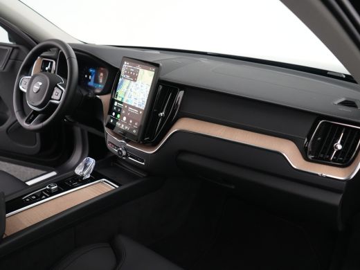 Volvo  XC60 T6 Recharge AWD Ultra Dark | Luchtvering | Head-Up | 360&deg; Camera | Panoramadak | Trekhaak | Harma... ActivLease financial lease