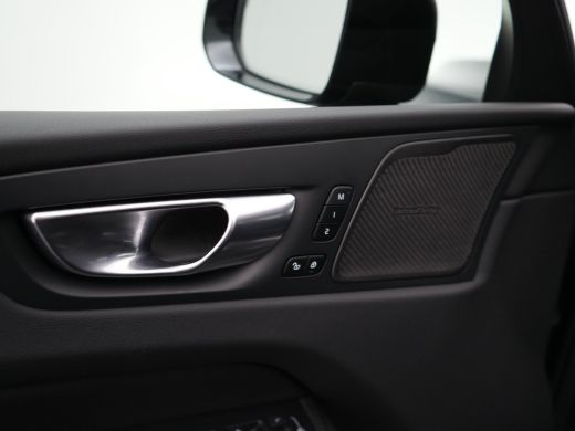 Volvo  XC60 T6 Recharge AWD Ultra Dark | Luchtvering | Head-Up | 360&deg; Camera | Panoramadak | Trekhaak | Harma... ActivLease financial lease