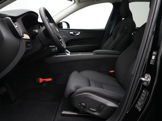 Volvo  XC60 T6 Recharge AWD Ultra Dark | Luchtvering | Head-Up | 360&deg; Camera | Panoramadak | Trekhaak | Harma... ActivLease financial lease