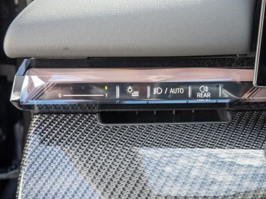 BMW i5 eDrive40 84 kWh M-SPORT Pro ** LED, PANO, TREKH, INNOV.- & TRAVEL PACK ** 1e EIG - Ex BMW-AG ** *... ActivLease financial lease
