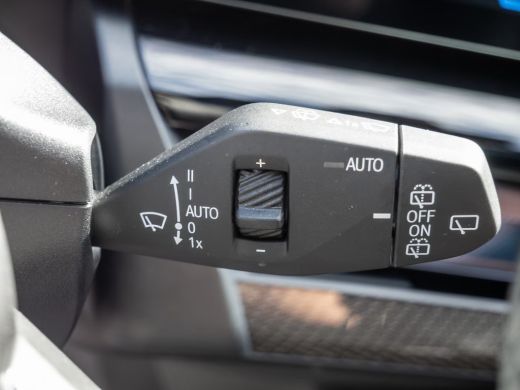 BMW i5 eDrive40 84 kWh M-SPORT Pro ** LED, PANO, TREKH, INNOV.- & TRAVEL PACK ** 1e EIG - Ex BMW-AG ** *... ActivLease financial lease