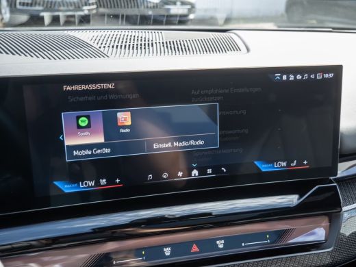 BMW i5 eDrive40 84 kWh M-SPORT Pro ** LED, PANO, TREKH, INNOV.- & TRAVEL PACK ** 1e EIG - Ex BMW-AG ** *... ActivLease financial lease