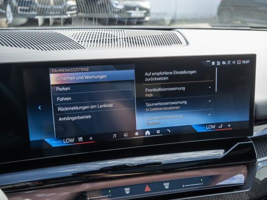 BMW i5 eDrive40 84 kWh M-SPORT Pro ** LED, PANO, TREKH, INNOV.- & TRAVEL PACK ** 1e EIG - Ex BMW-AG ** *... ActivLease financial lease
