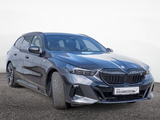 BMW i5 eDrive40 84 kWh M-SPORT Pro ** LED, PANO, TREKH, INNOV.- & TRAVEL PACK ** 1e EIG - Ex BMW-AG ** *... ActivLease financial lease
