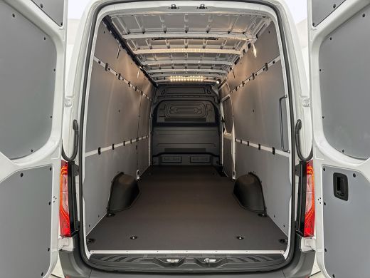 Mercedes-Benz eSprinter 320 L3H2 Pro 81kWh Nieuw Led Snelladen Carplay Betimmering ActivLease financial lease