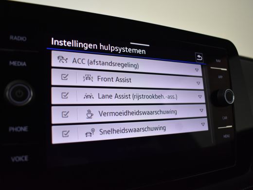Volkswagen T-Cross Life Edition | 'App-Connect' draadloze smartphone integratie | Achterlichten LED | Afstandscontro... ActivLease financial lease