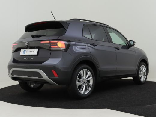 Volkswagen T-Cross Life Edition | 'App-Connect' draadloze smartphone integratie | Achterlichten LED | Afstandscontro... ActivLease financial lease