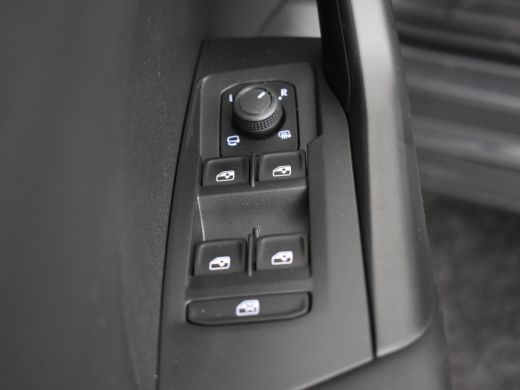 Volkswagen T-Cross Life Edition | 'App-Connect' draadloze smartphone integratie | Achterlichten LED | Afstandscontro... ActivLease financial lease