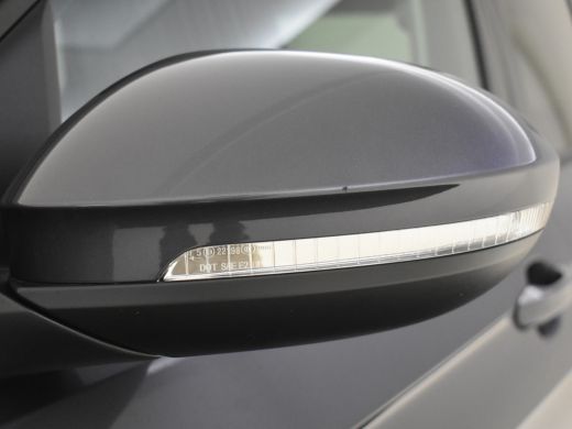 Volkswagen T-Cross Life Edition | 'App-Connect' draadloze smartphone integratie | Achterlichten LED | Afstandscontro... ActivLease financial lease