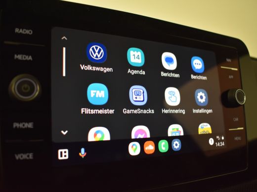 Volkswagen T-Cross Life Edition | 'App-Connect' draadloze smartphone integratie | Achterlichten LED | Afstandscontro... ActivLease financial lease