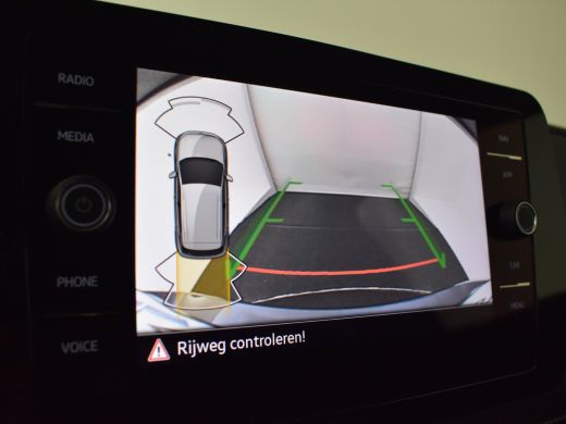 Volkswagen T-Cross Life Edition | 'App-Connect' draadloze smartphone integratie | Achterlichten LED | Afstandscontro... ActivLease financial lease