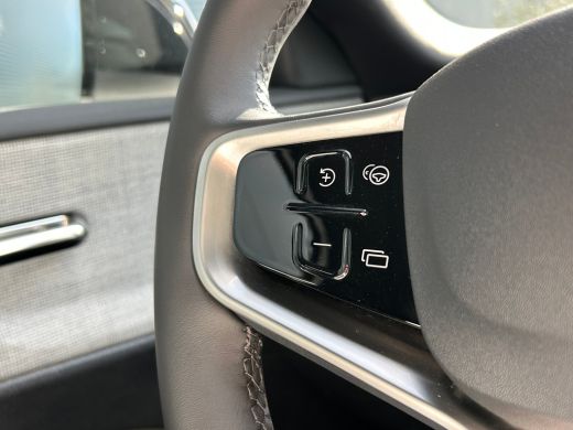 Volvo  EX30 Twin Motor Performance Ultra 69 kWh | Panoramadak | 360 camera | Harman/Kardon | 428pk! | ActivLease financial lease
