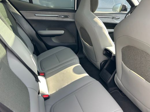 Volvo  EX30 Twin Motor Performance Ultra 69 kWh | Panoramadak | 360 camera | Harman/Kardon | 428pk! | ActivLease financial lease