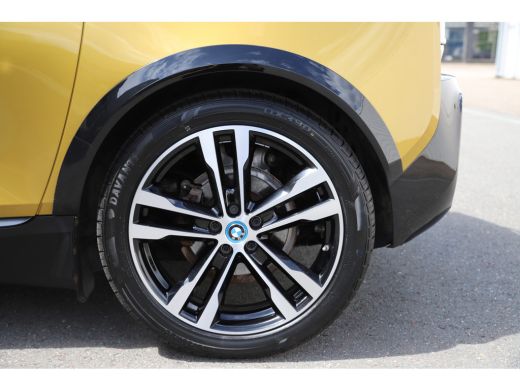 BMW i3 Executive 120Ah 42 kWh/*Galvanic Gold*/Carplay/1e eig./W-pomp/20"/Camera/3-fase ActivLease financial lease