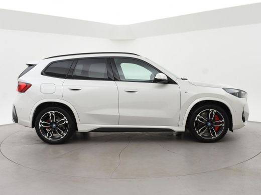 BMW iX1 eDrive20 67 kWh M-SPORT *46 KM NIEUW* + PANORAMA | PREMIUM | 19 INCH | M-REMMEN ActivLease financial lease