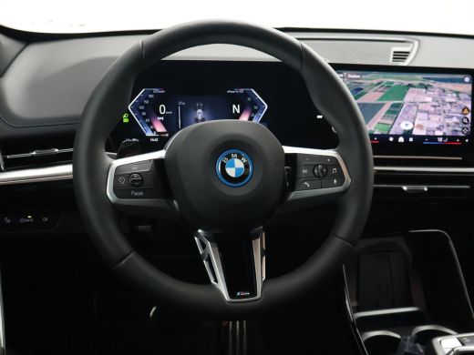 BMW iX1 eDrive20 67 kWh M-SPORT *46 KM NIEUW* + PANORAMA | PREMIUM | 19 INCH | M-REMMEN ActivLease financial lease