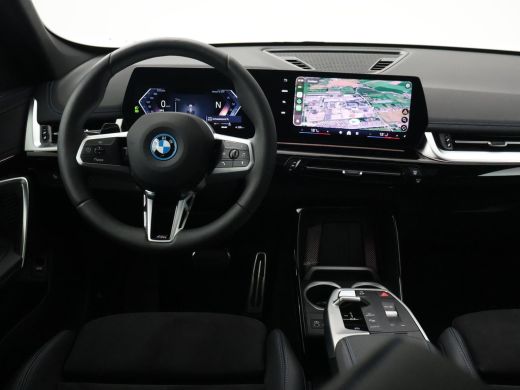 BMW iX1 eDrive20 67 kWh M-SPORT *46 KM NIEUW* + PANORAMA | PREMIUM | 19 INCH | M-REMMEN ActivLease financial lease