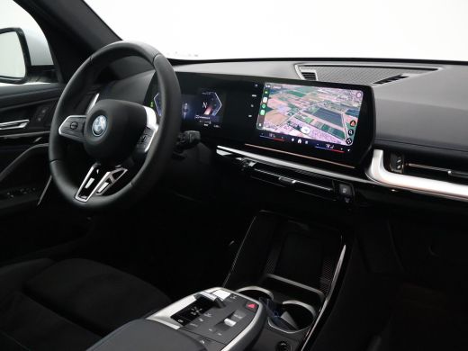 BMW iX1 eDrive20 67 kWh M-SPORT *46 KM NIEUW* + PANORAMA | PREMIUM | 19 INCH | M-REMMEN ActivLease financial lease