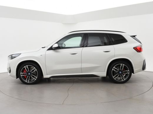BMW iX1 eDrive20 67 kWh M-SPORT *46 KM NIEUW* + PANORAMA | PREMIUM | 19 INCH | M-REMMEN ActivLease financial lease