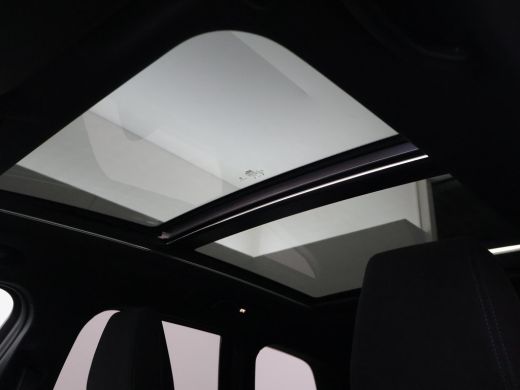 BMW iX1 eDrive20 67 kWh M-SPORT *46 KM NIEUW* + PANORAMA | PREMIUM | 19 INCH | M-REMMEN ActivLease financial lease