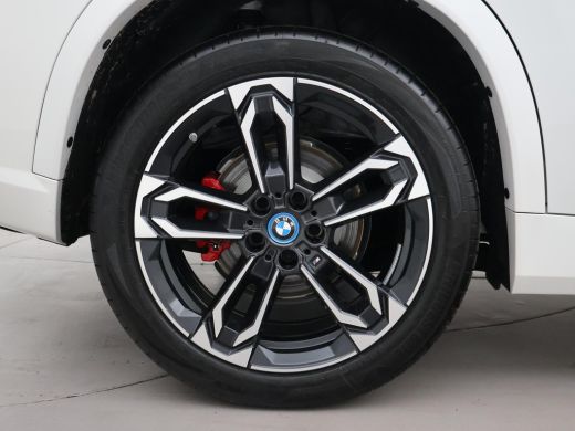 BMW iX1 eDrive20 67 kWh M-SPORT *46 KM NIEUW* + PANORAMA | PREMIUM | 19 INCH | M-REMMEN ActivLease financial lease