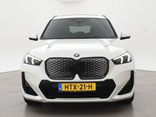 BMW iX1 eDrive20 67 kWh M-SPORT *46 KM NIEUW* + PANORAMA | PREMIUM | 19 INCH | M-REMMEN ActivLease financial lease